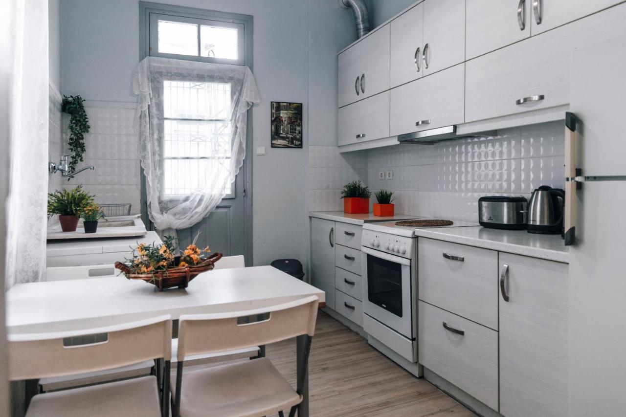 Monastiraki-Psiri, Old Town, 3-Bdr Apt, Sleep 6-10P, Spacious Court Yard アテネ エクステリア 写真