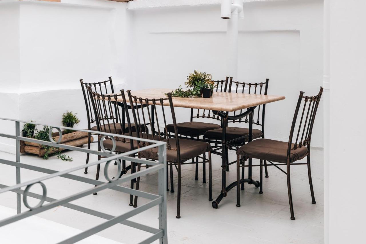 Monastiraki-Psiri, Old Town, 3-Bdr Apt, Sleep 6-10P, Spacious Court Yard アテネ エクステリア 写真