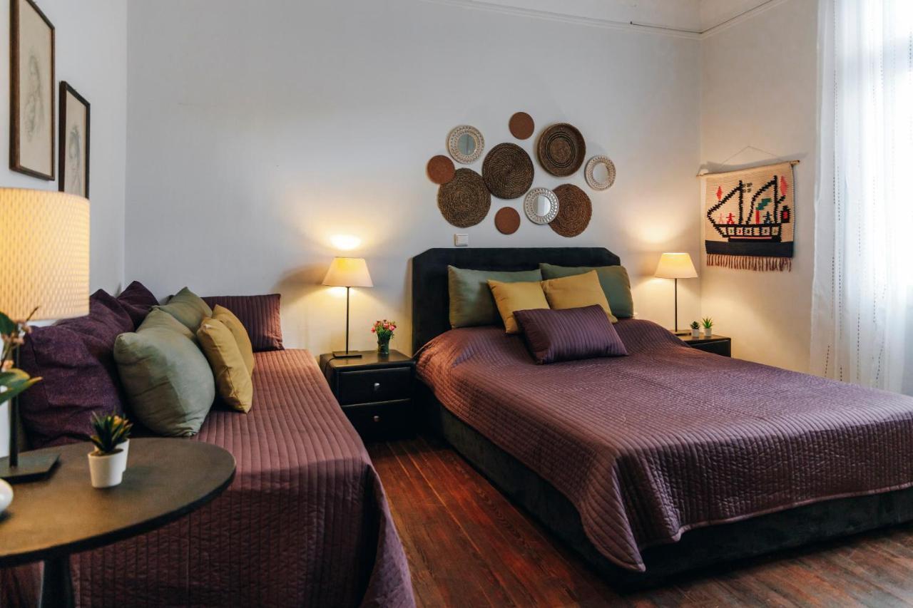 Monastiraki-Psiri, Old Town, 3-Bdr Apt, Sleep 6-10P, Spacious Court Yard アテネ エクステリア 写真