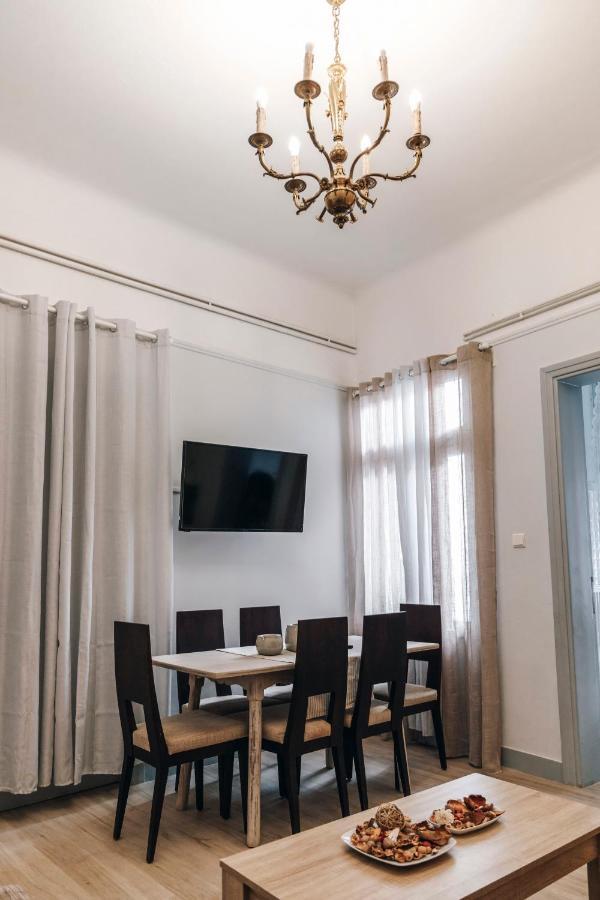 Monastiraki-Psiri, Old Town, 3-Bdr Apt, Sleep 6-10P, Spacious Court Yard アテネ エクステリア 写真