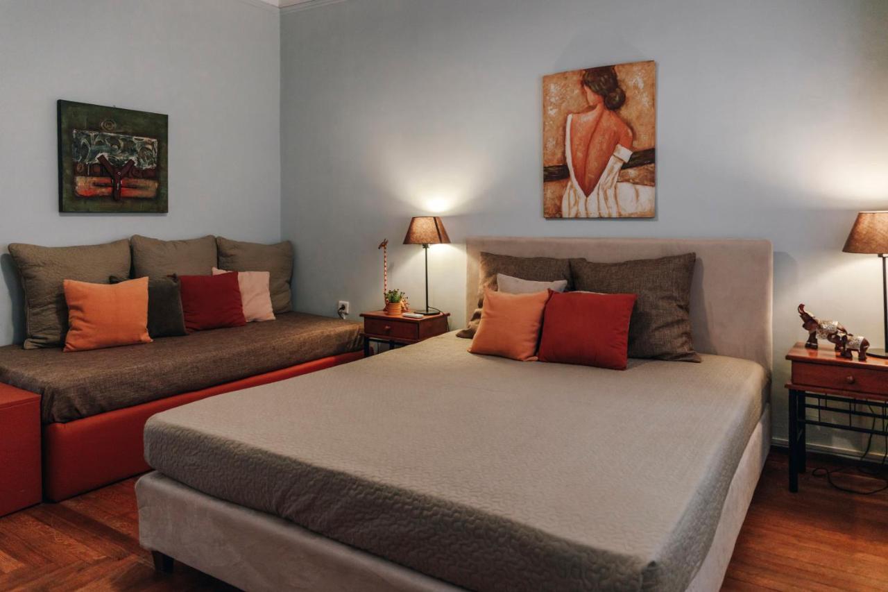 Monastiraki-Psiri, Old Town, 3-Bdr Apt, Sleep 6-10P, Spacious Court Yard アテネ エクステリア 写真
