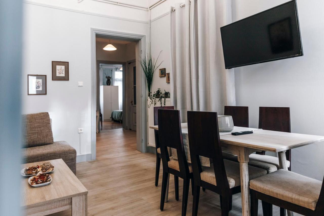 Monastiraki-Psiri, Old Town, 3-Bdr Apt, Sleep 6-10P, Spacious Court Yard アテネ エクステリア 写真