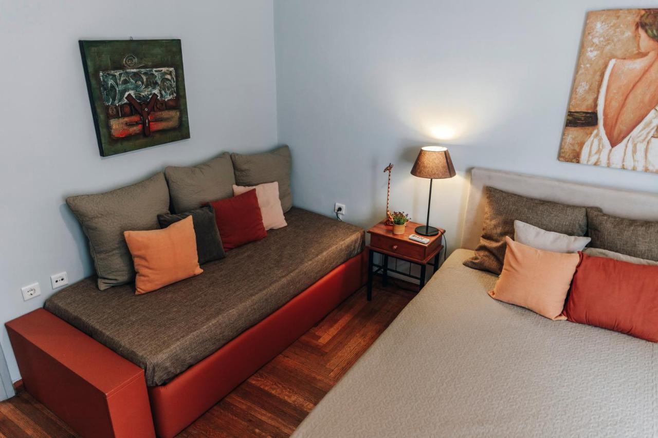 Monastiraki-Psiri, Old Town, 3-Bdr Apt, Sleep 6-10P, Spacious Court Yard アテネ エクステリア 写真