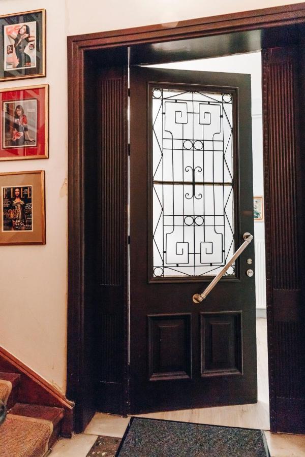 Monastiraki-Psiri, Old Town, 3-Bdr Apt, Sleep 6-10P, Spacious Court Yard アテネ エクステリア 写真