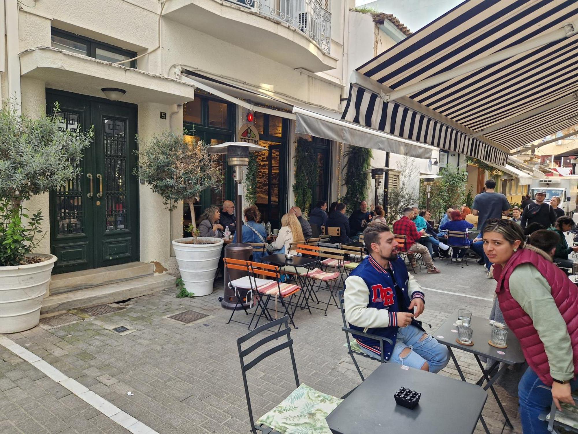 Monastiraki-Psiri, Old Town, 3-Bdr Apt, Sleep 6-10P, Spacious Court Yard アテネ エクステリア 写真
