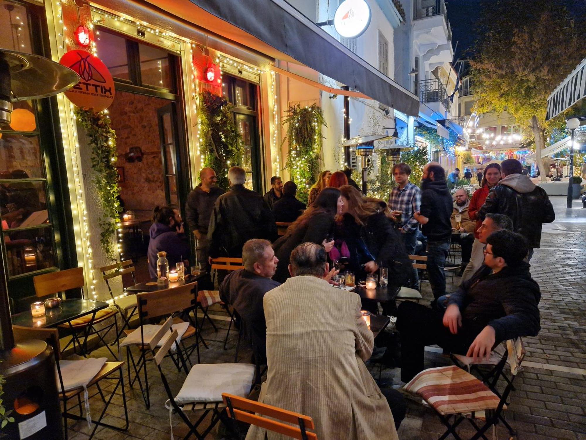 Monastiraki-Psiri, Old Town, 3-Bdr Apt, Sleep 6-10P, Spacious Court Yard アテネ エクステリア 写真