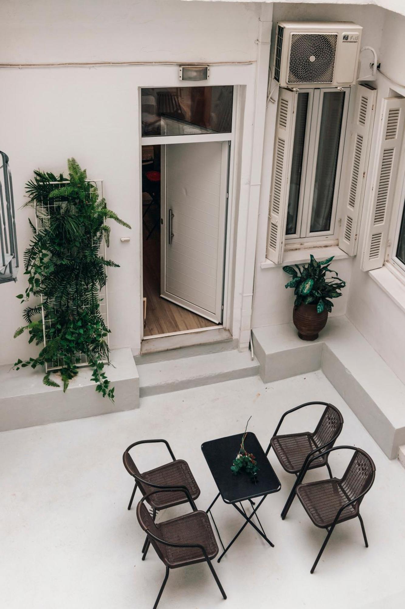 Monastiraki-Psiri, Old Town, 3-Bdr Apt, Sleep 6-10P, Spacious Court Yard アテネ エクステリア 写真