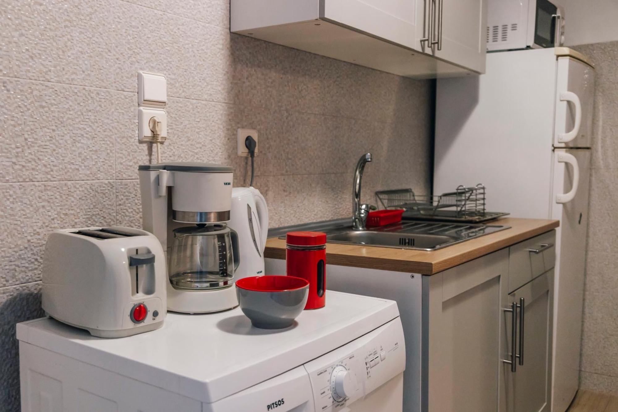 Monastiraki-Psiri, Old Town, 3-Bdr Apt, Sleep 6-10P, Spacious Court Yard アテネ エクステリア 写真
